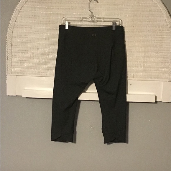 CALIA by Carrie Underwood Capri Leggings - Picture 3 of 10